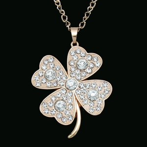 Fashion four-leaf clover pendant necklace in rose gold with sparkling white crystals