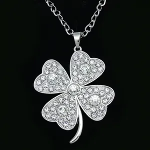 Lucky Clover Pendant Necklace Alloy Sparkling Rhinestone Flower Charm Elegant Fashion Jewelry Accessory For Women