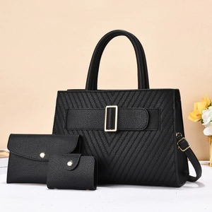 Schwarzes dreiteiliges Shopper-Set mit V-Steppung und goldenen Beschlägen für Damen