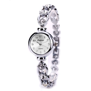 Elegant women's quartz watch with silver chain bracelet and sparkling rhinestones