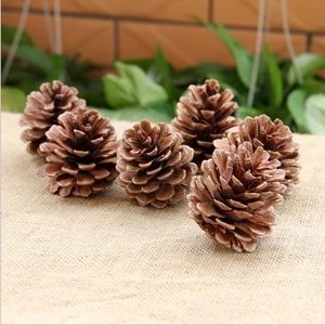 Macro shot of 3-4cm natural pine cones on rustic burlap for DIY Christmas decor