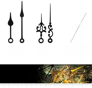 Dettaglio di lancette nere per orologi in metallo stile retrò per riparazione fai-da-te