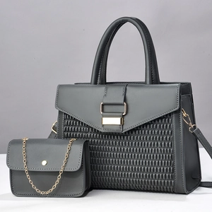 Ensemble de sacs à main gris luxe avec grand cabas et petit sac à chaîne dorée