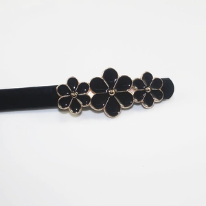 Women's thin black PU leather belt featuring three elegant gold-edged enamel floral buckles
