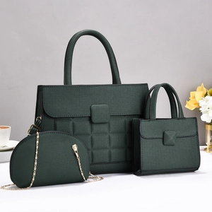 Ensemble de trois sacs à main vert foncé en tissu texturé avec détails de chaîne dorée
