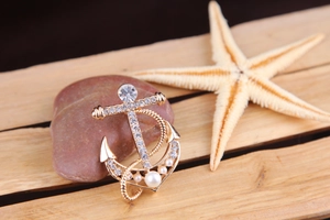 Elegant rhinestone pearl anchor brooch pin, versatile fashion marine style accessory.