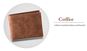 Nahaufnahme einer kaffeebraunen Vintage-Herrenbrieftasche mit strukturierter Oberfläche