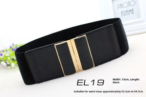 Detail view of 7.5cm wide black elastic belt with gold-edged buckle and size specs