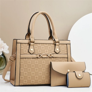 Beige 3-delige tassenset met geometrische textuur en luxe gouden details