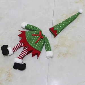 Housse de bouteille lutin de Noël avec tunique verte à pois et jambes rayées rouges