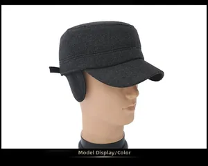 Vue détaillée de la casquette d'hiver en feutre gris foncé avec protège-oreilles pliables