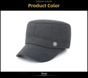 Détail de la casquette militaire grise avec bouton étoile en métal et texture en laine