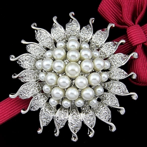 Eleganter Sonnenblumen Brosche Legierung Mit Künstliche Perlenimitation Und Strass Damen Mode Schal Schnalle Kleidung Pin