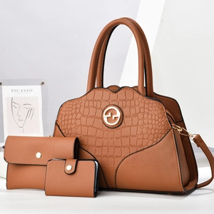 Ensemble de 3 sacs marron avec texture crocodile et litchi et logo doré chic