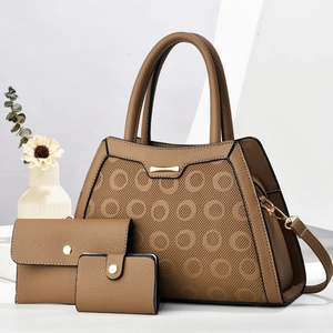 Ensemble de trois sacs café moka avec grand cabas, sac bandoulière et porte-cartes élégant