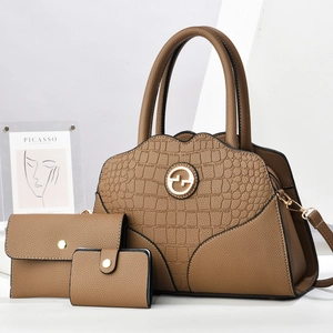 Ensemble de 3 sacs à main marron avec texture crocodile, finitions dorées et pochettes