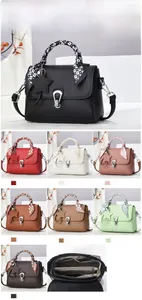 Detail van de crossbodytas met sterhanger, zijden handvat en interne structuur