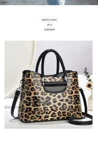 Détail du sac à main léopard élégant avec finition brillante et ferrures argentées
