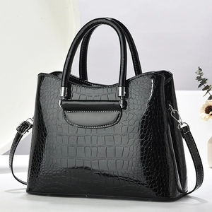 Chic black crocodile pattern leather handbag with large capacity and detachable strap