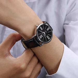 Orologio al quarzo classico con cinturino in pelle nera e cassa argento da uomo