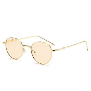 Retro-Sonnenbrille mit kleinem ovalem Goldrahmen und bernsteinfarbenen Gläsern im Trend
