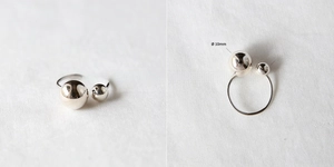 Detail view of 925 silver ring featuring 10mm and 6mm polished spherical beads