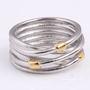 Anello geometrico minimalista da 10 mm in acciaio inossidabile bicolore con dettagli oro