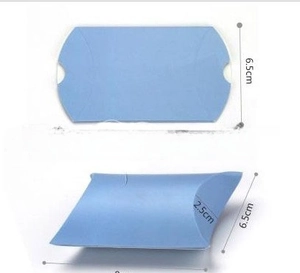 Detail of light blue pillow gift box with 11x6.5x2.5cm dimensions for wedding candy