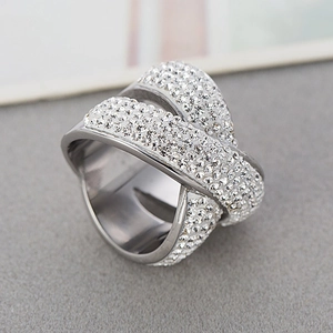 Bague en Acier Inoxydable à la Mode Forme de Croix X pour Femmes Bague Anneau Minimaliste Simple Creuse Bijoux en Strass Pavés Tendance