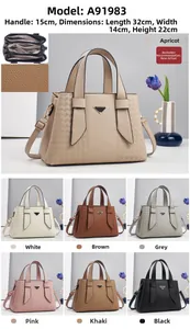 Vue détaillée du cuir PU à texture litchi et de la structure interne multicouche du sac