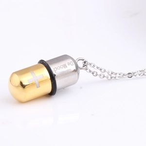 Three-tone stainless steel capsule necklace with cross emblem and De Mood engraving