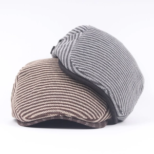 Casquettes plates rayées classiques pour hommes en gris et marron avec style britannique