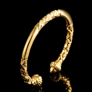 Luxurious 18K gold plated open bangle with vintage embossed pumpkin patterns