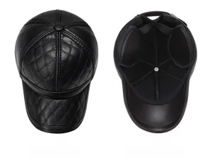 Casquette de baseball matelassée en cuir avec détails du dessus et protège-oreilles