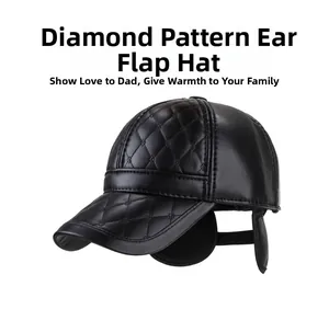 Détail d'une casquette de baseball en cuir PU matelassé noir avec cache-oreilles