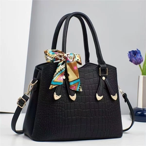 Sac à Main Pour Femme Motif Crocodile Cuir PU Avec Décoration Foulard Pendentif Coeur Sac Bandoulière