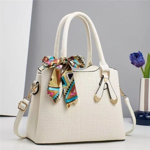 Sac à main blanc élégant gaufré crocodile avec foulard en soie décoratif sur la poignée