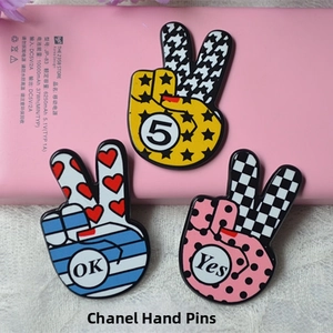 Detailed view of DIY glitter heart resin accessories with hand gestures and trendy patterns