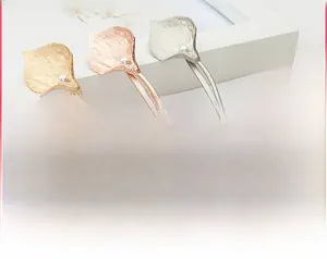 Detail of calla lily hair clips with pearls in gold, rose gold and silver finishes