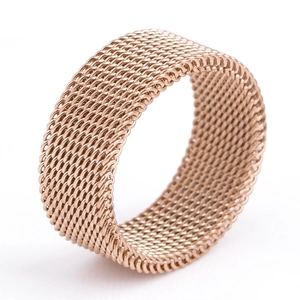 Close-up of the intricate mesh texture on the rose gold 8mm woven metal ring band
