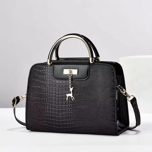 Women Crocodile Pattern PU Leather Handbag Elegant Metal Handle Shoulder Crossbody Bag With Deer Pendant