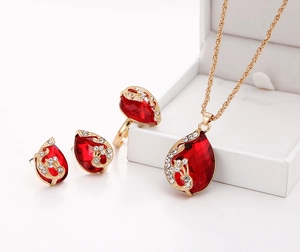 Detail of red water drop crystal jewelry set with gold-plated necklace earrings and ring