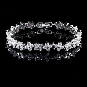 Bracciale in Rame con Zirconia a Forma di Fiore per Donna Oro Placcato Lusso Matrimonio Gioielli Quadrifoglio Floreale