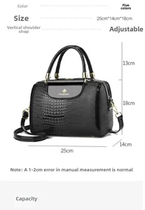 Detaillierte Größenangaben für die schwarze Lederhandtasche mit Krokodilprägung