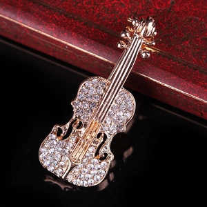 Elegante spilla a forma di violino con strass brillanti su montatura dorata