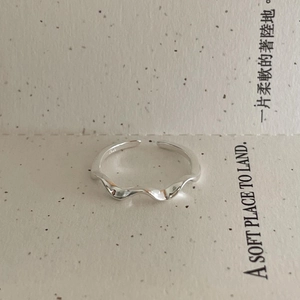 Minimalist S925 sterling silver wavy open ring with a polished artistic irregular design