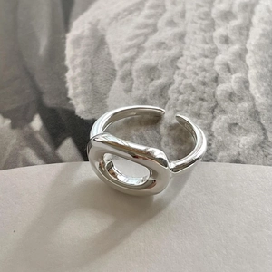 Minimalist S925 sterling silver oval ring with adjustable open band and polished finish