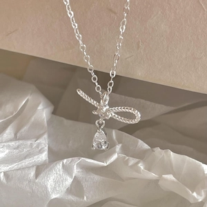 Collier chic en argent 925 avec nœud et pendentif en zircone poire pour femme