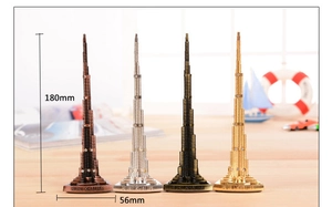 Dettagli di quattro modelli Burj Khalifa in metallo in finiture bronzo argento e oro