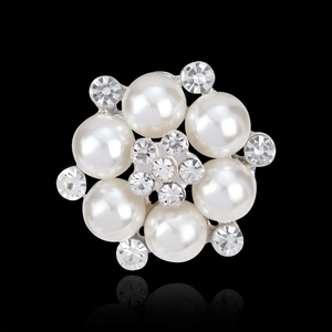 Elegant floral pearl brooch with sparkling rhinestones set on a silver alloy base